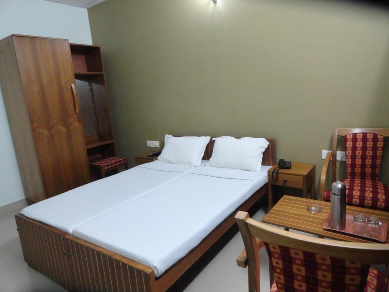 Hotel Madikeri Heritage Exteriör bild