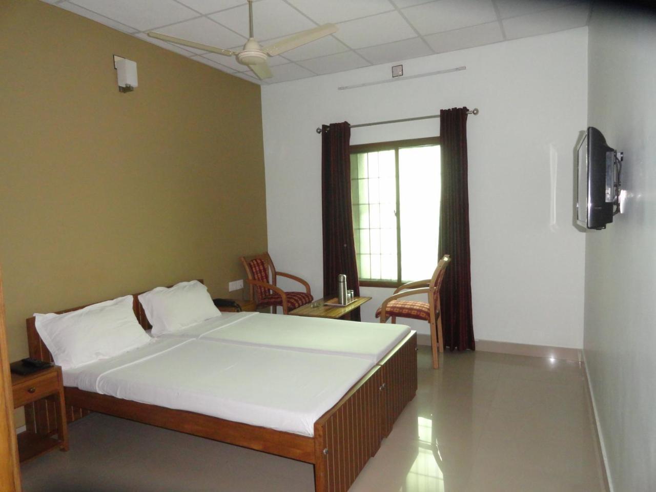 Hotel Madikeri Heritage Exteriör bild